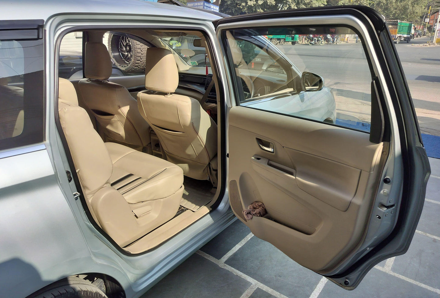 44,000 KMS MARUTI ERTIGA ZXI (O) GREEN CNG (2023)