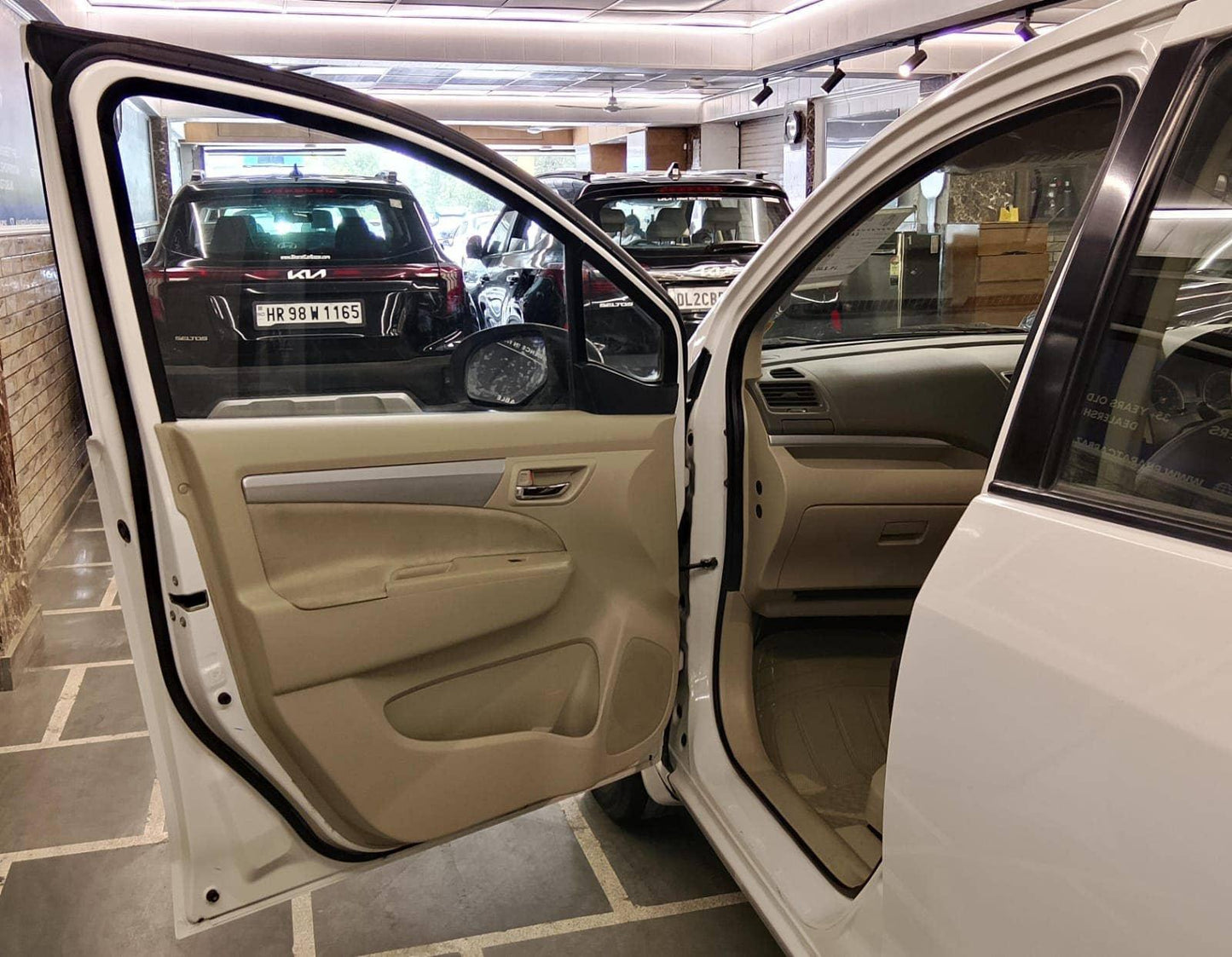 15,000 KMS MARUTI ERTIGA VXI PETROL (2016)