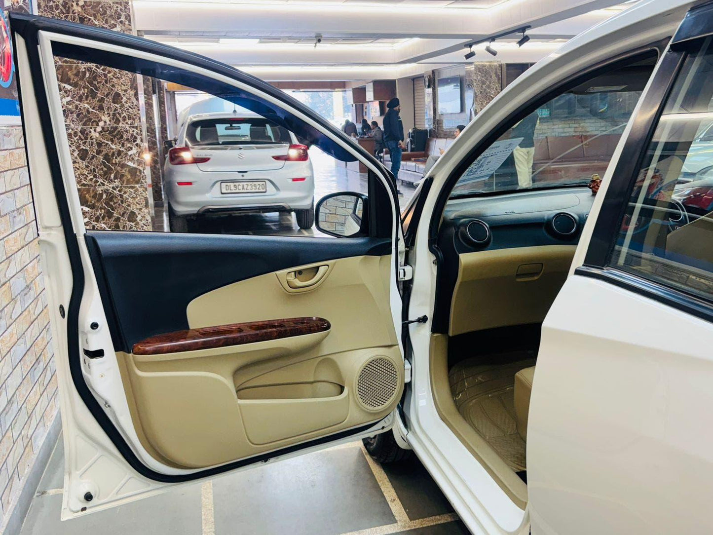 HONDA MOBILIO 1.5 V MT PETROL (2015)