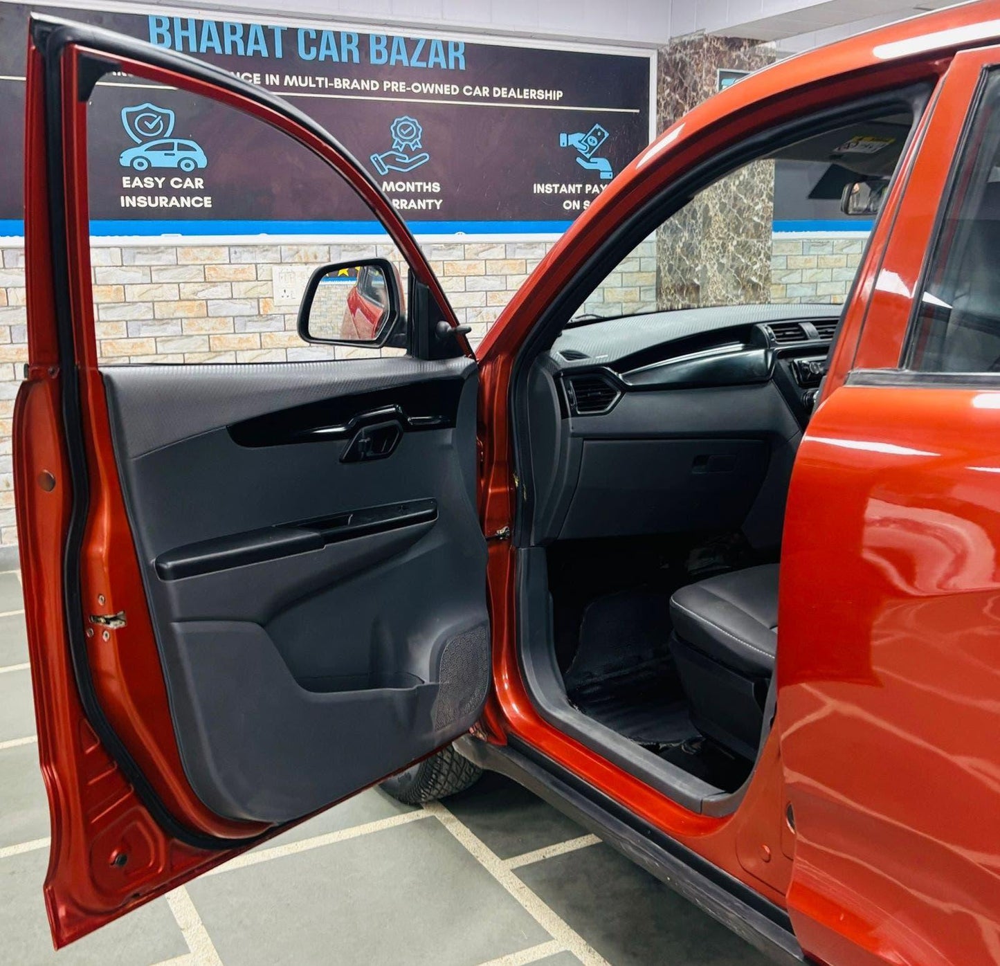 MAHINDRA KUV 100 NXT K4+ PETROL (2017)