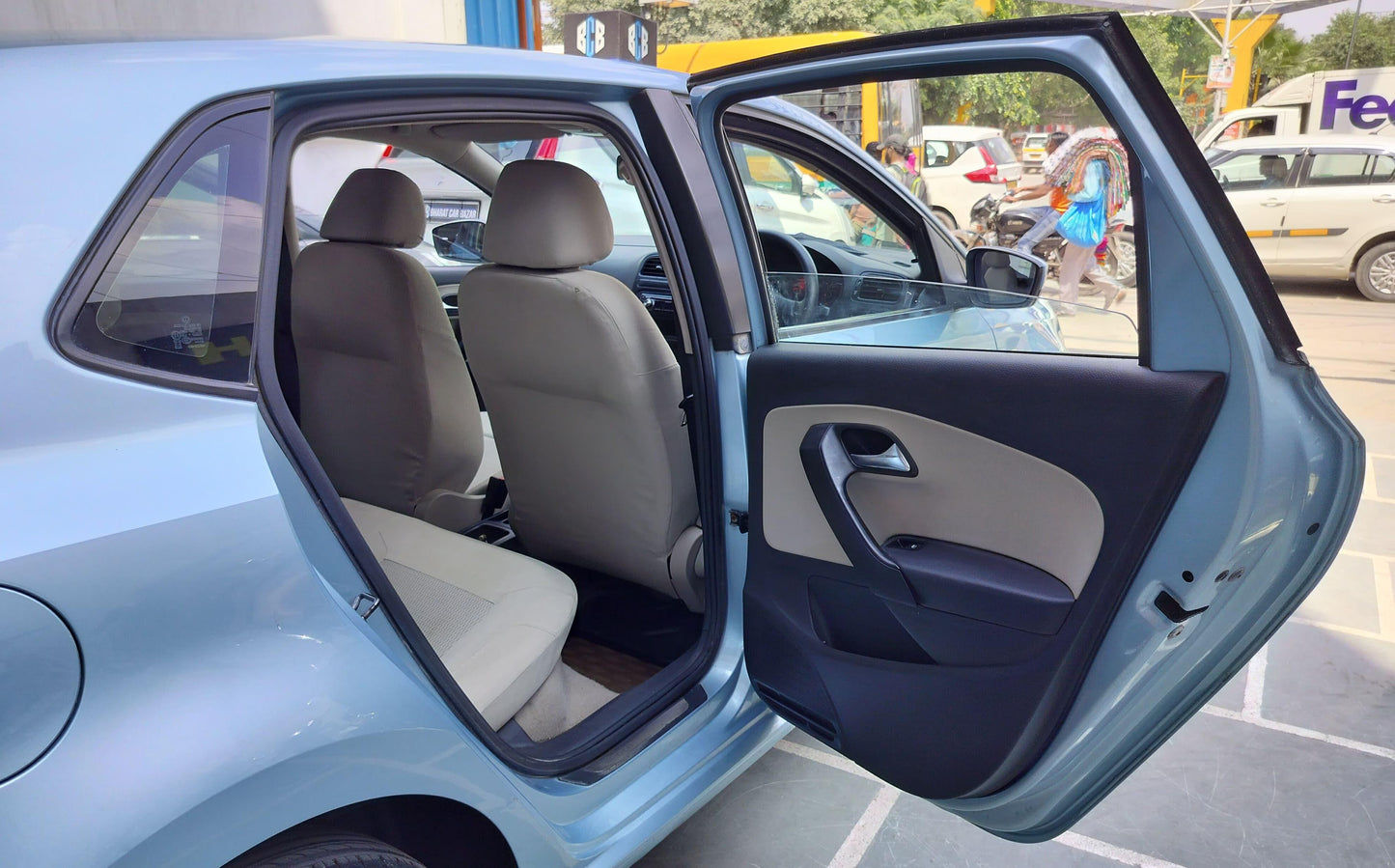12,000 KMS VOLKSWAGEN POLO COMFORT LINE PETROL (2011)