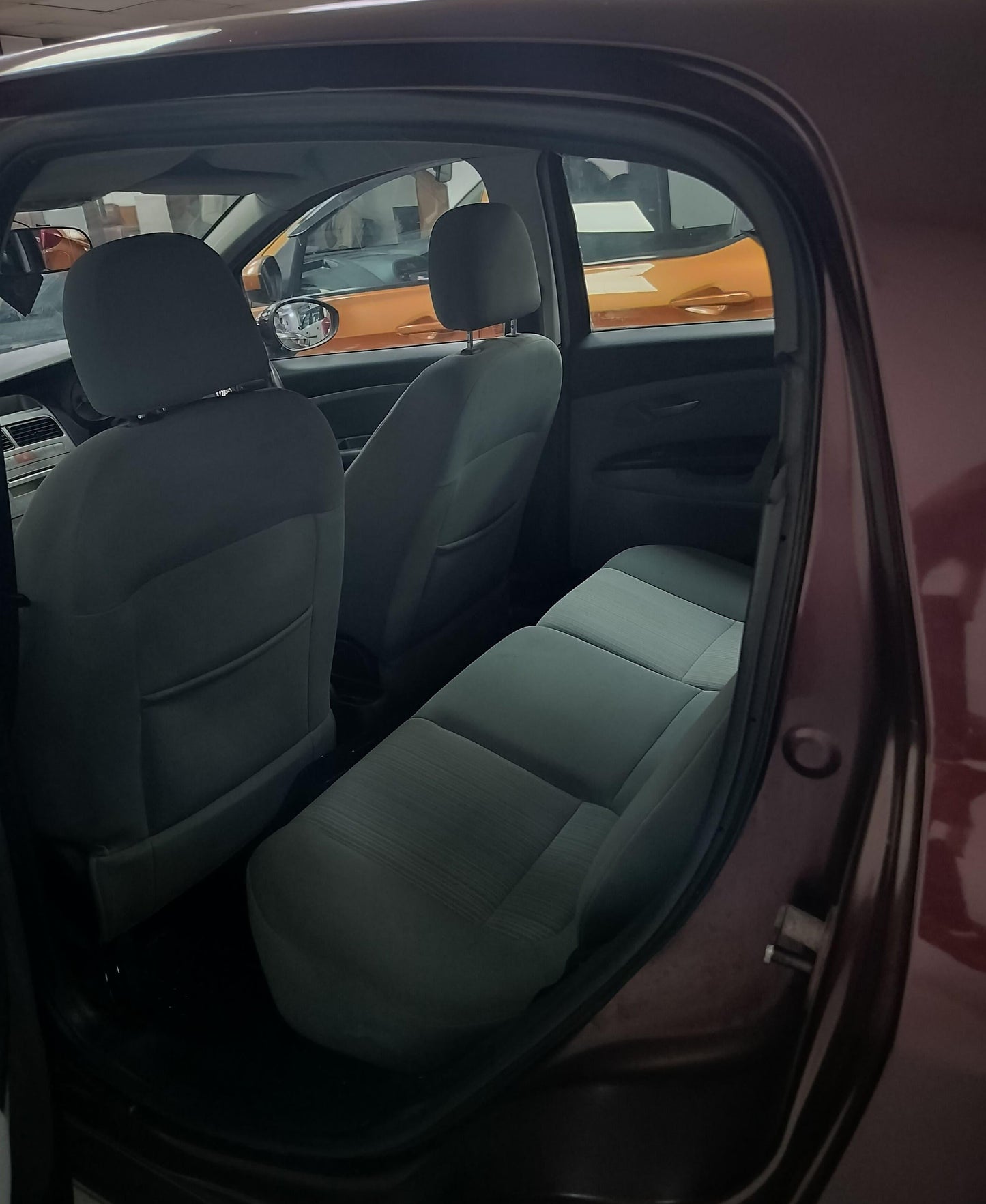 30,000 KMS FIAT PUNTO EMOTION PETROL (2014)