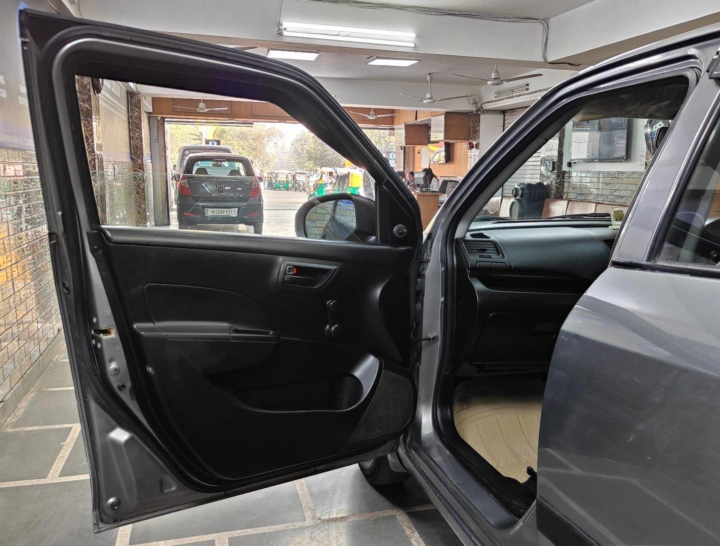 MARUTI SWIFT LXI PETROL (2015)