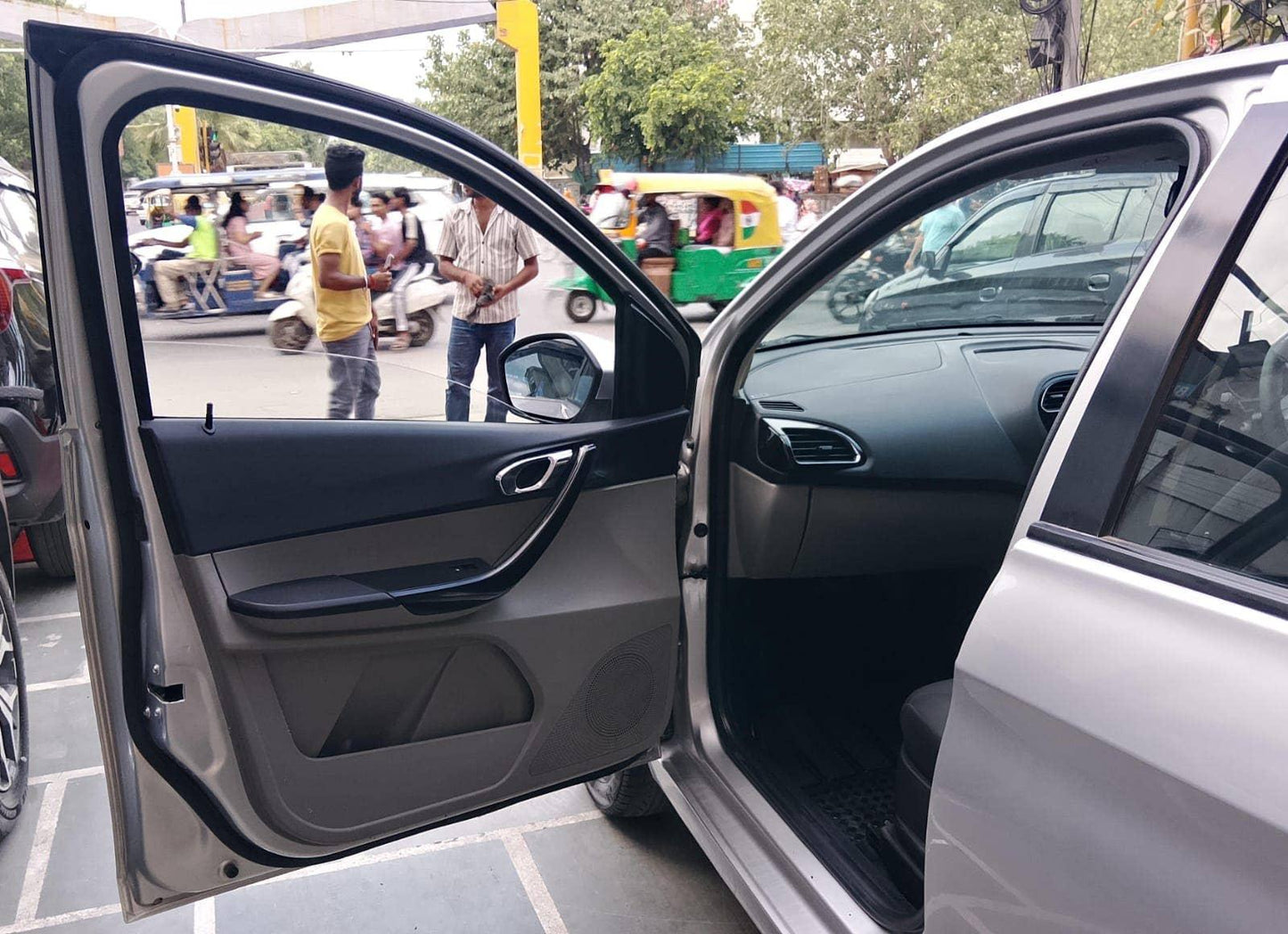 28,000 KMS TATA TIAGO XZA 1.2 PETROL (2017)