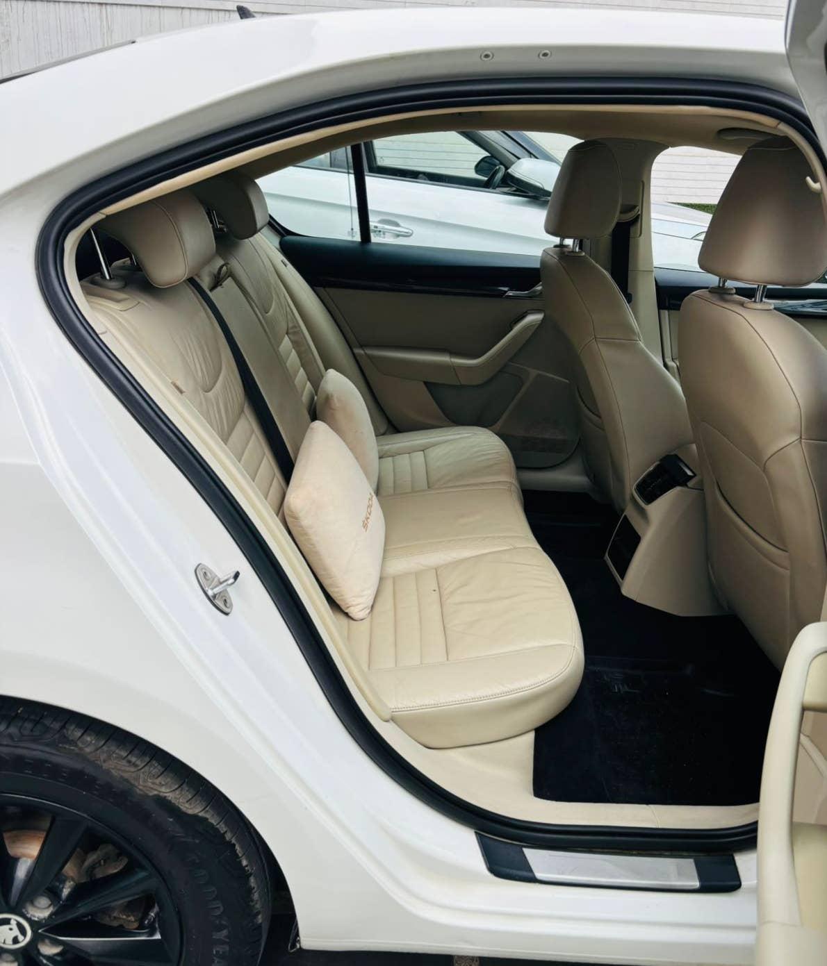 SKODA OCTAVIA STYLE PLUS 1.8 TSI AT PETROL (2017)