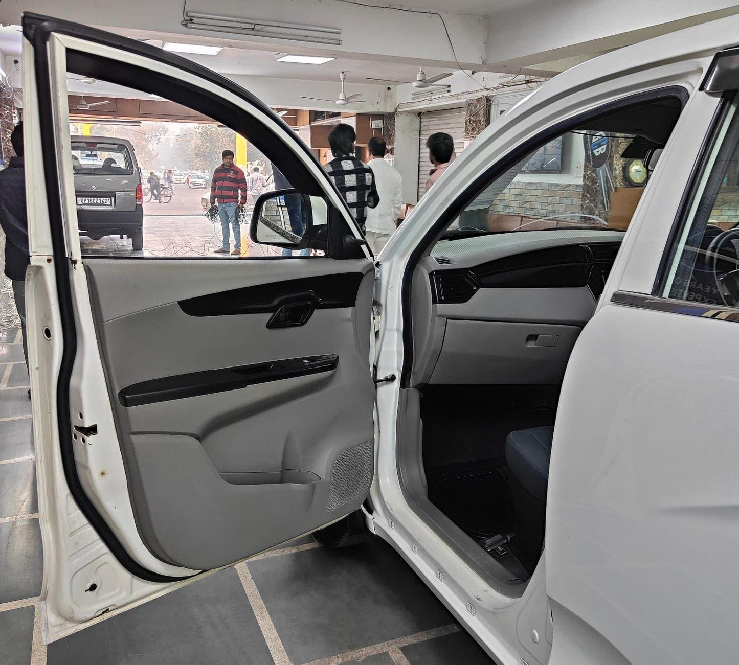 MAHINDRA KUV 100 K4 DIESEL (2016)