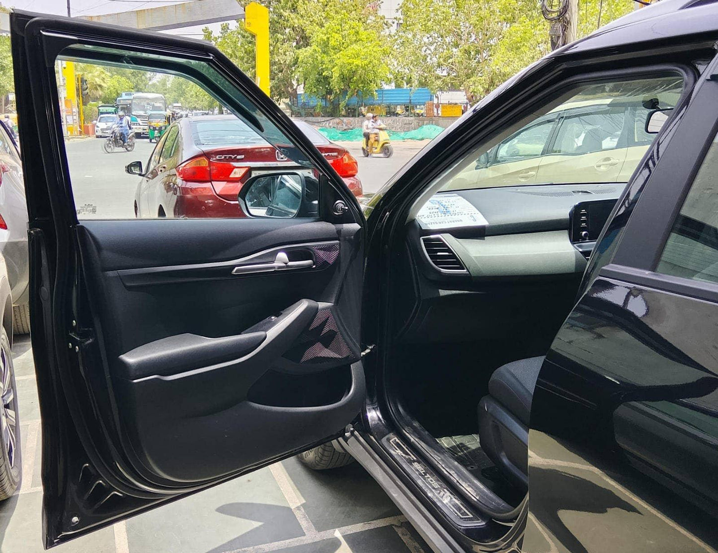 5,000 KMS KIA SELTOS G 1.5 6MT HTE (O) PETROL (2025)