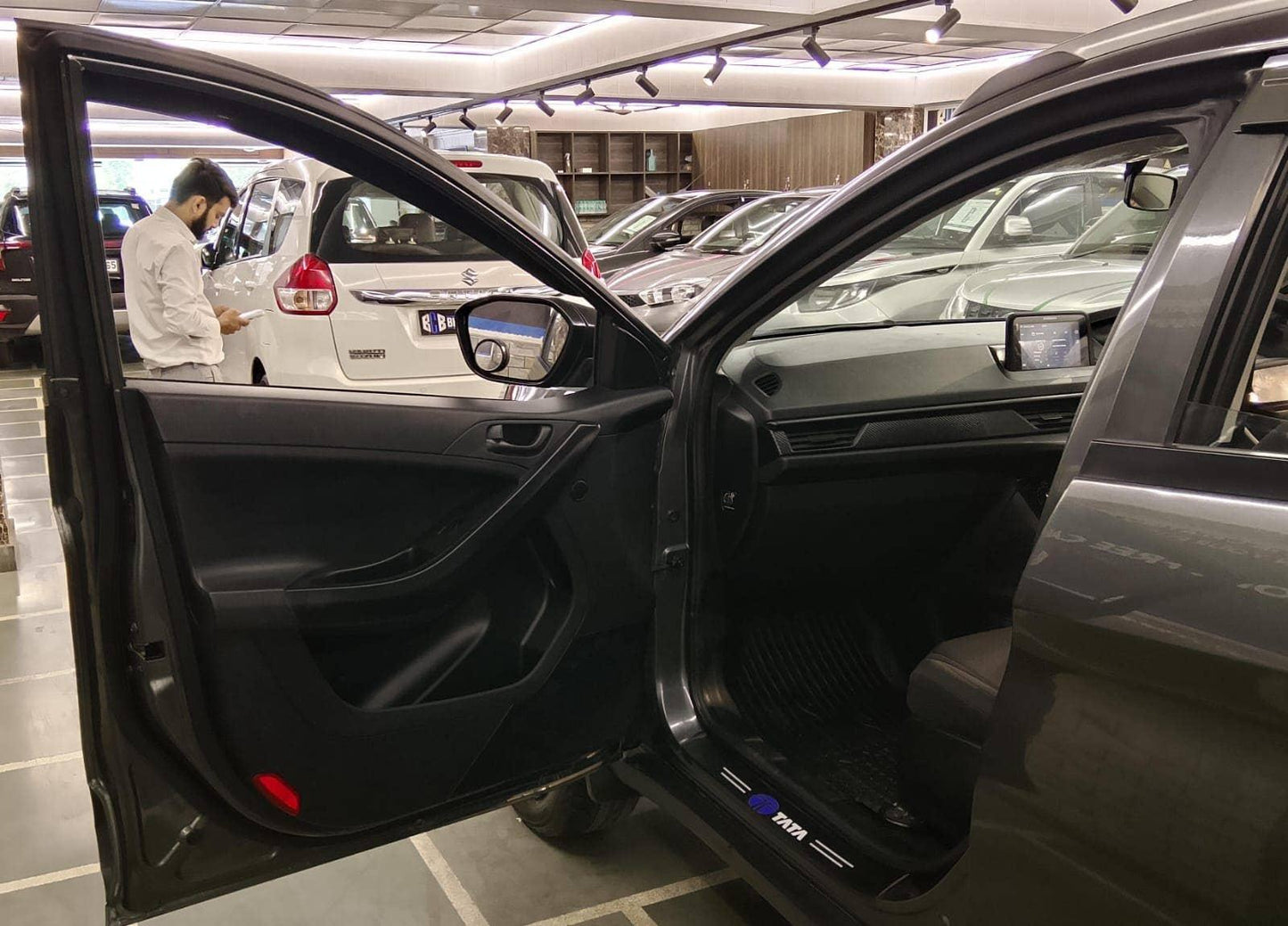 9,000 KMS TATA NEXON 1.2 SMART+ PETROL (2024)