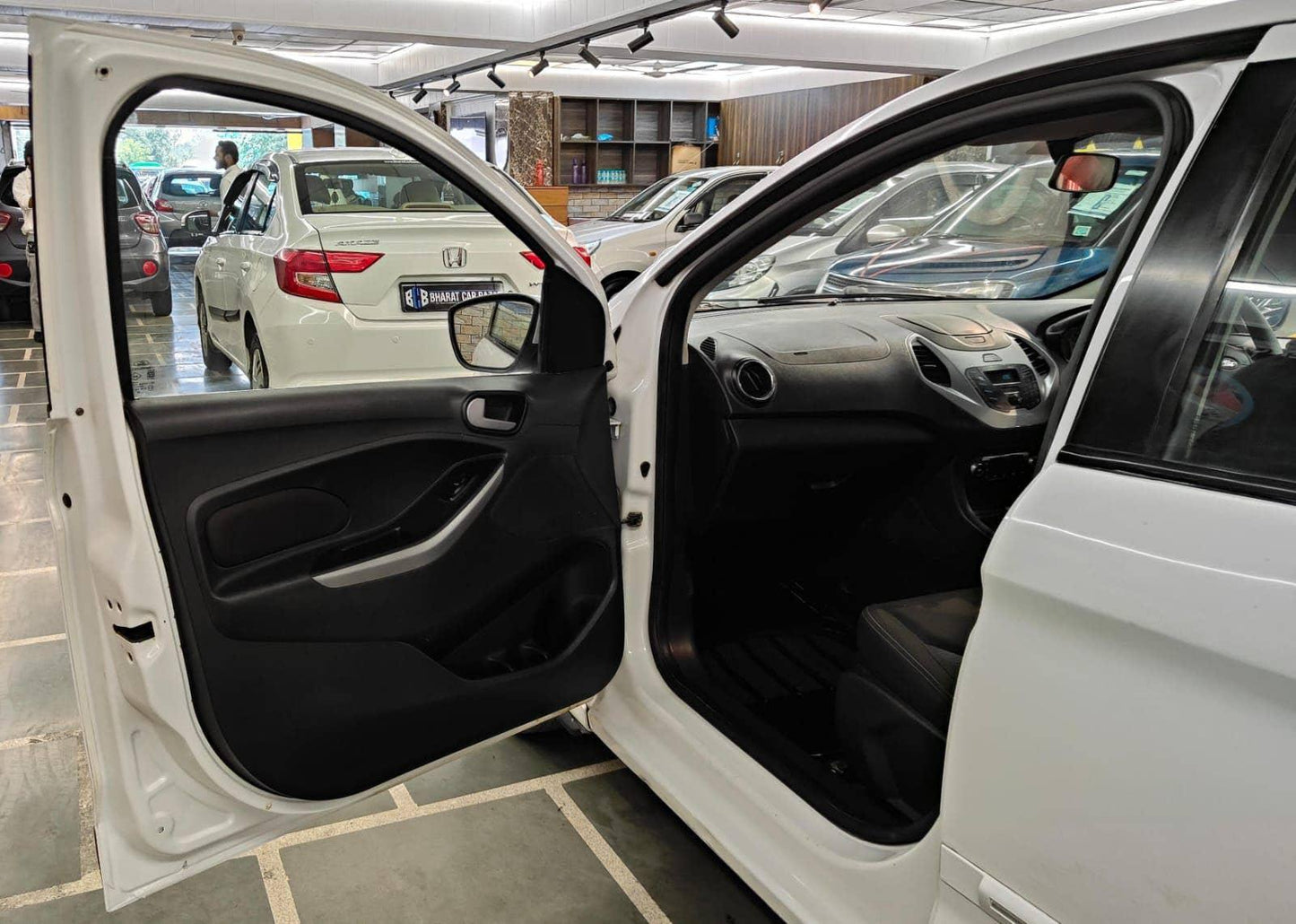 40,000 KMS FORD FIGO TITANIUM 1.2 PETROL (2016)