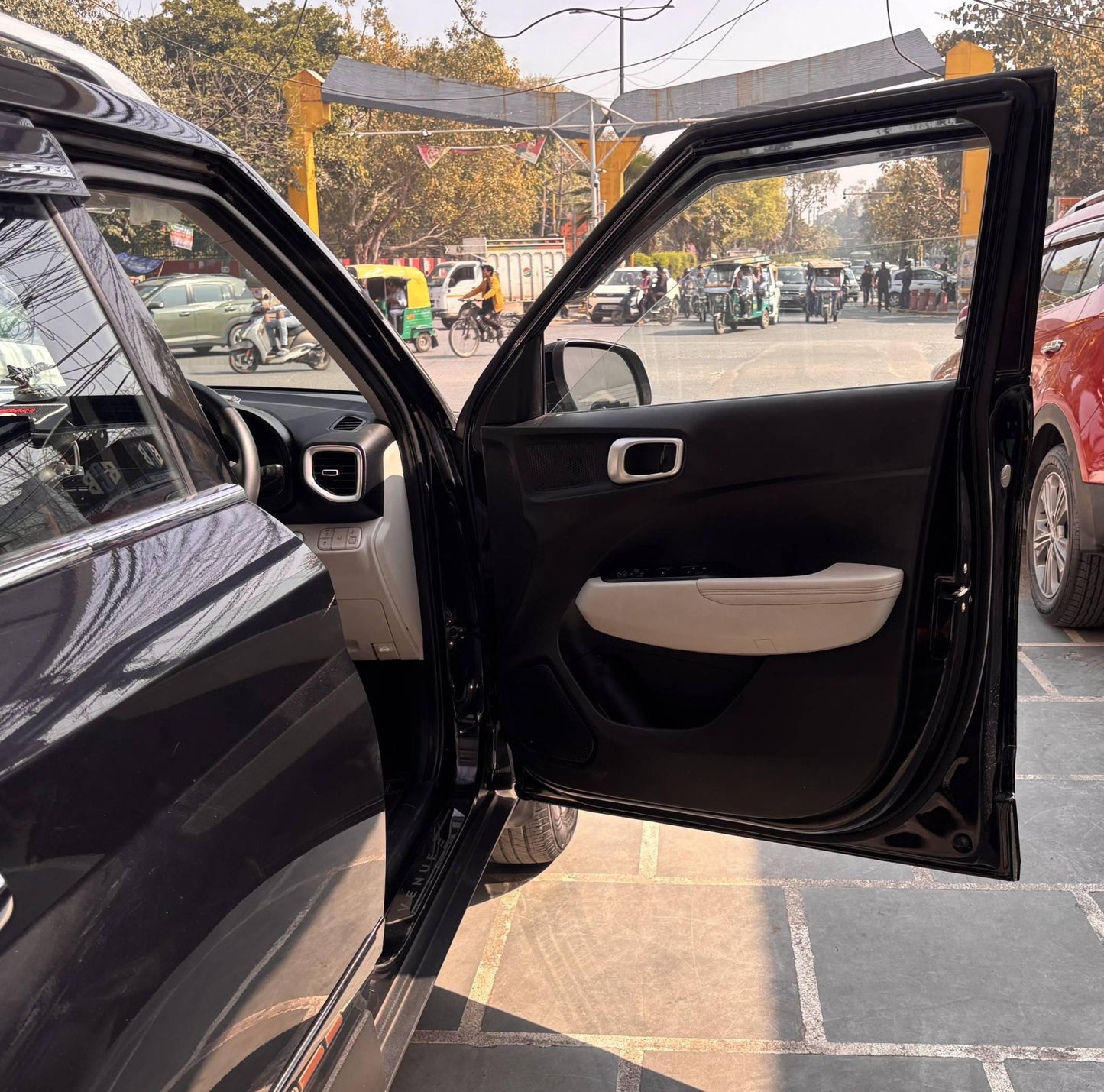 12,000 KMS HYUNDAI VENUE SX 1.0 PETROL (2025)