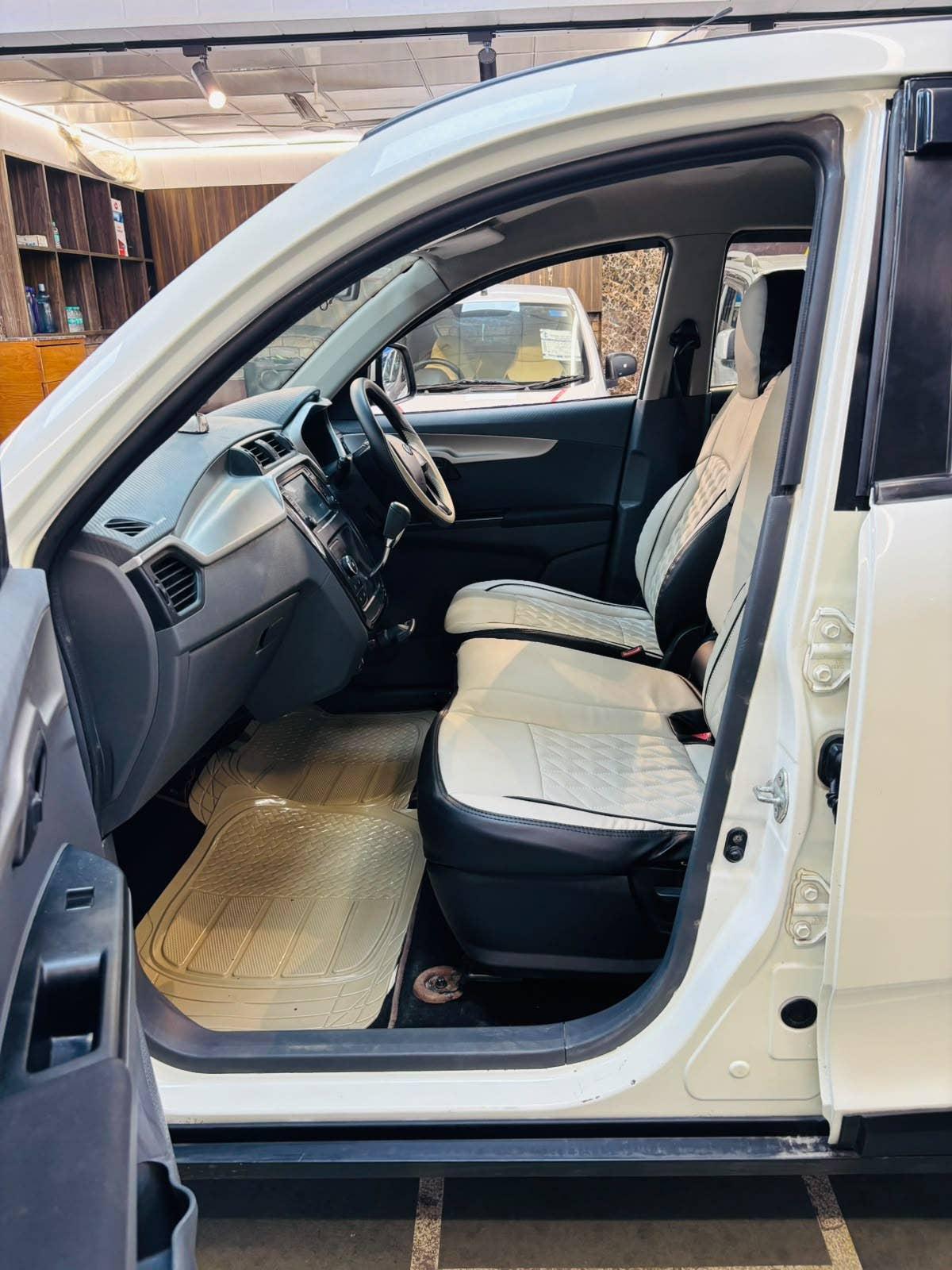 22,000 KMS MAHINDRA KUV 100 K6+ 6STR G NXT PETROL (2018)