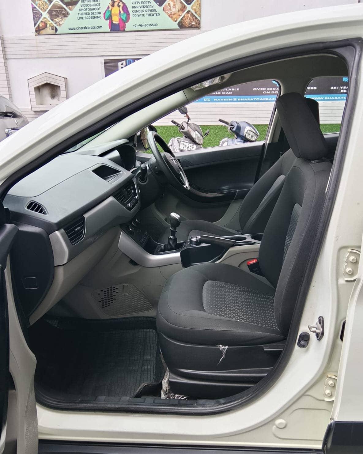 39,000 KMS TATA NEXON XM 1.5 RTQ DIESEL (2018)