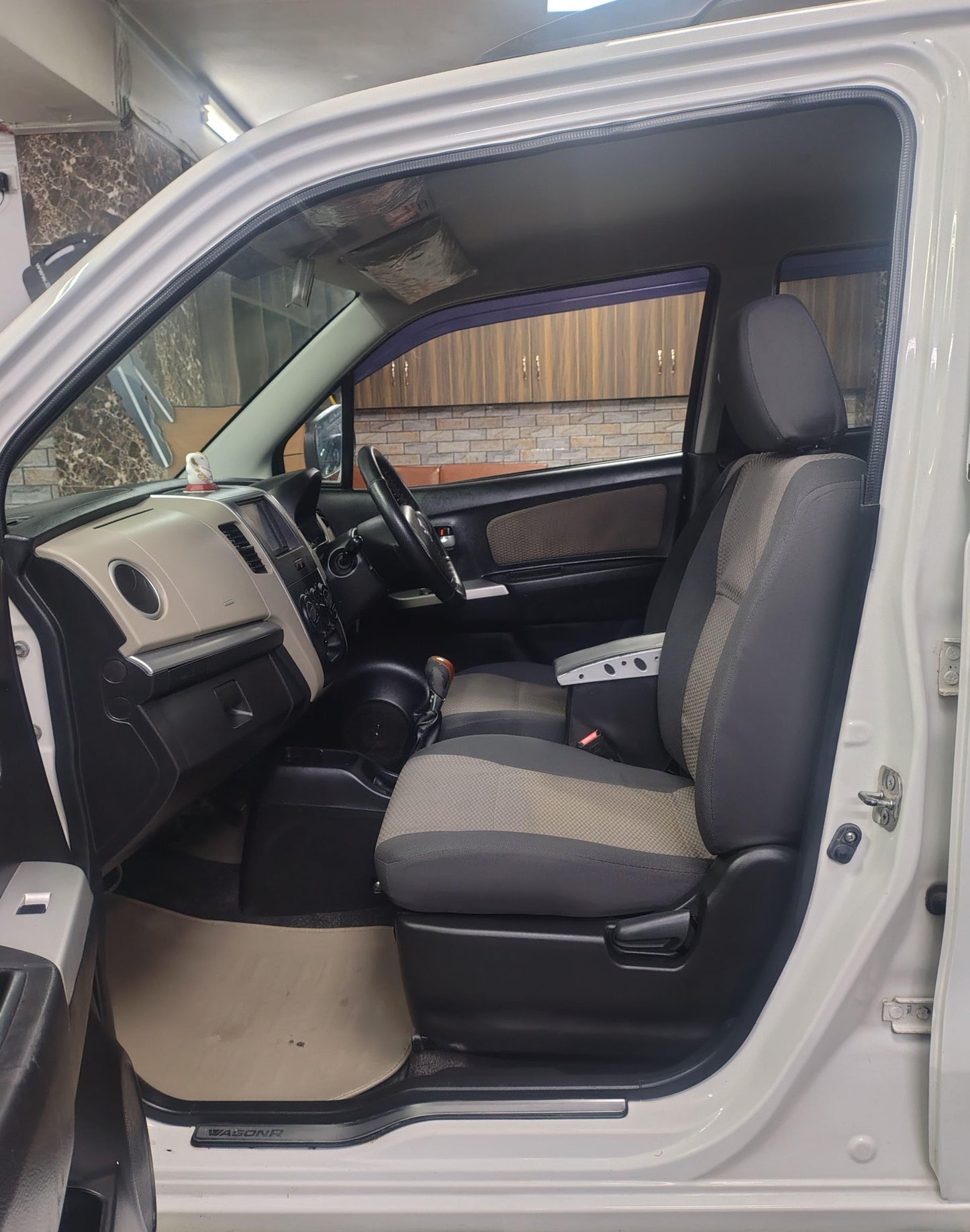 26,000 KMS MARUTI WAGONR LXI PETROL (2016)