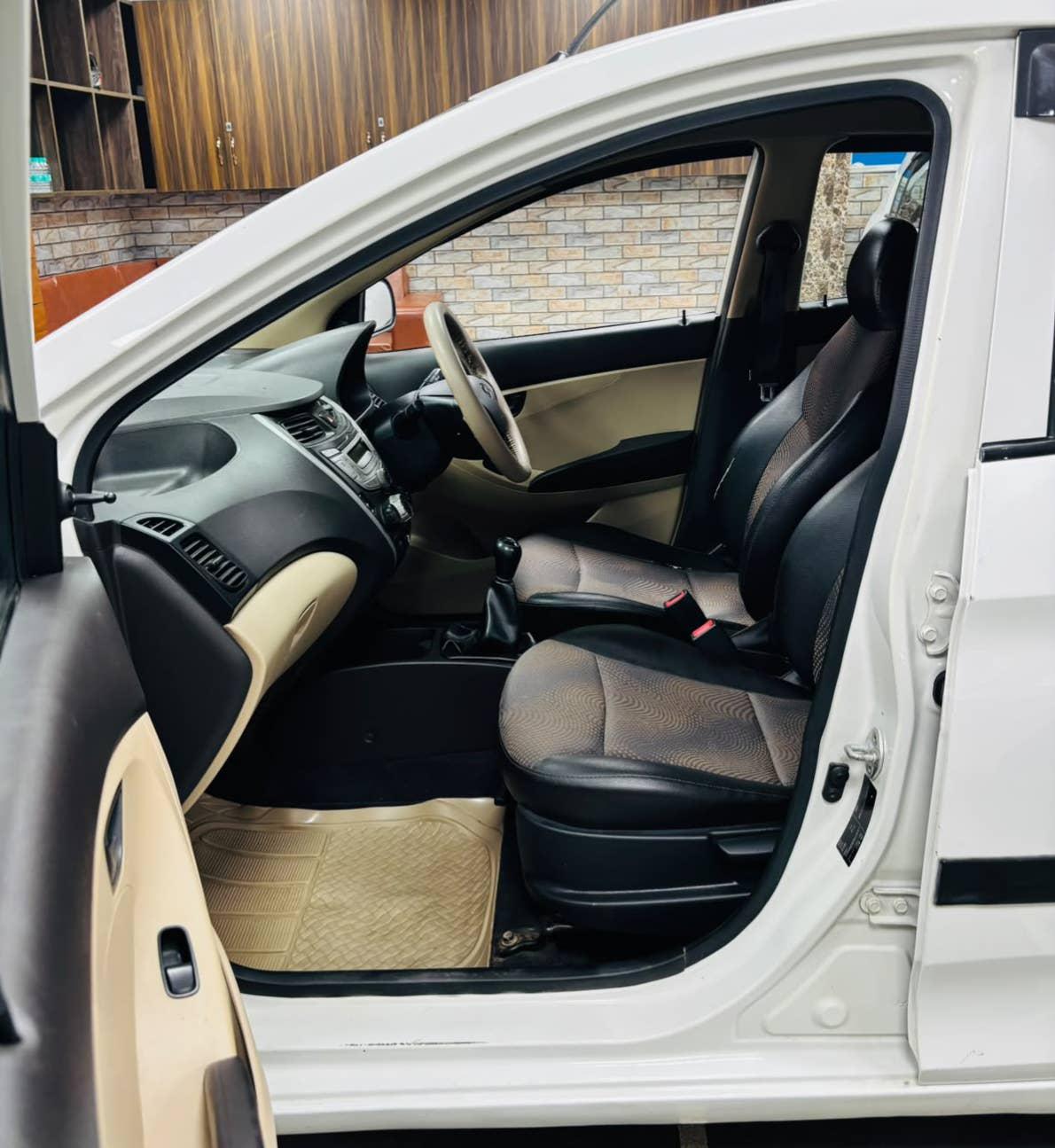 HYUNDAI EON MAGNA PETROL (2015)