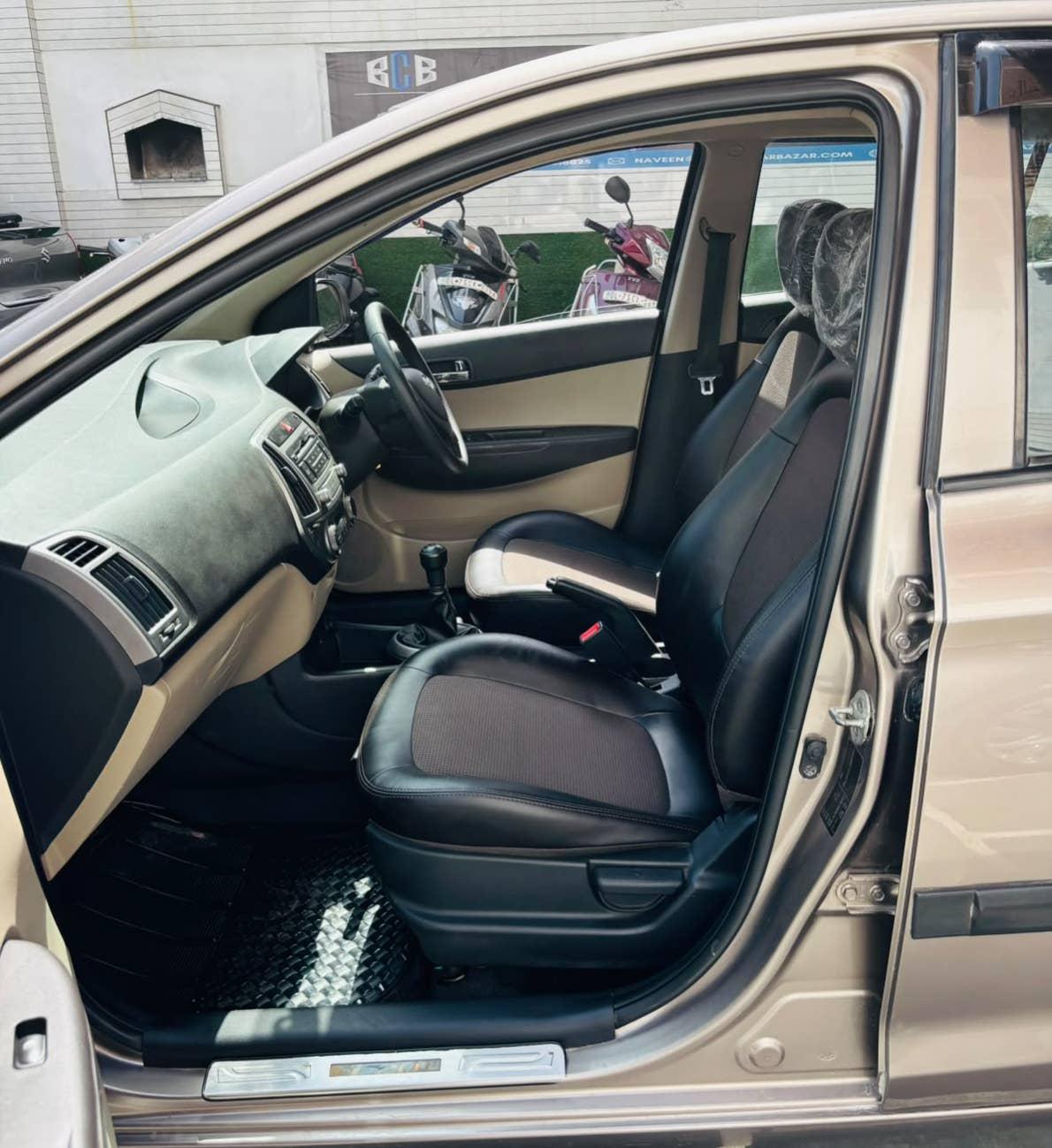 35,000 KMS HYUNDAI I20 MAGNA (O) 1.2 PETROL (2012)
