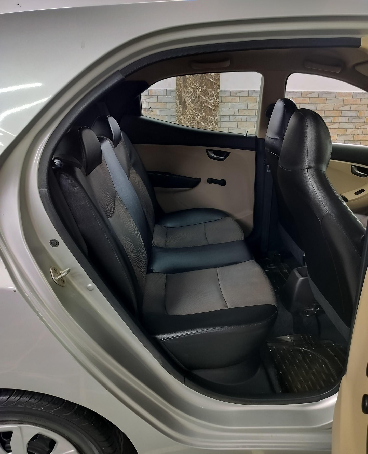 17,000 KMS HYUNDAI EON SPORTZ PETROL (2015)