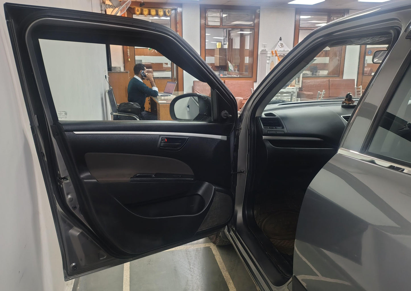 MARUTI SWIFT LXI (O) PETROL (2017)