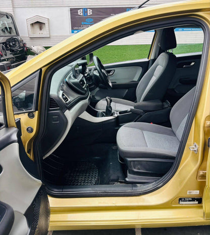 40,000 KMS TATA ALTROZ 1.2 XZ RTN MT PETROL (2020)