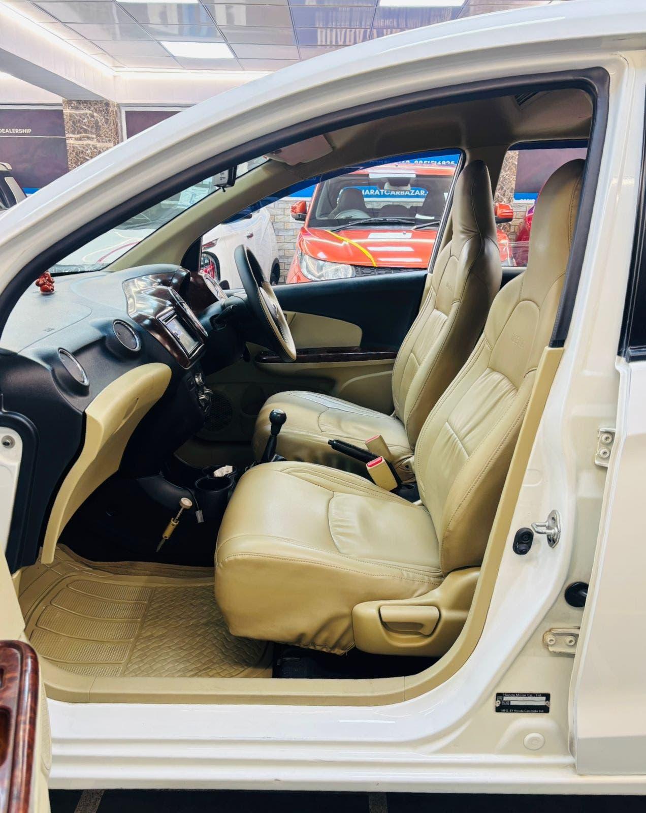 HONDA MOBILIO 1.5 V MT PETROL (2015)