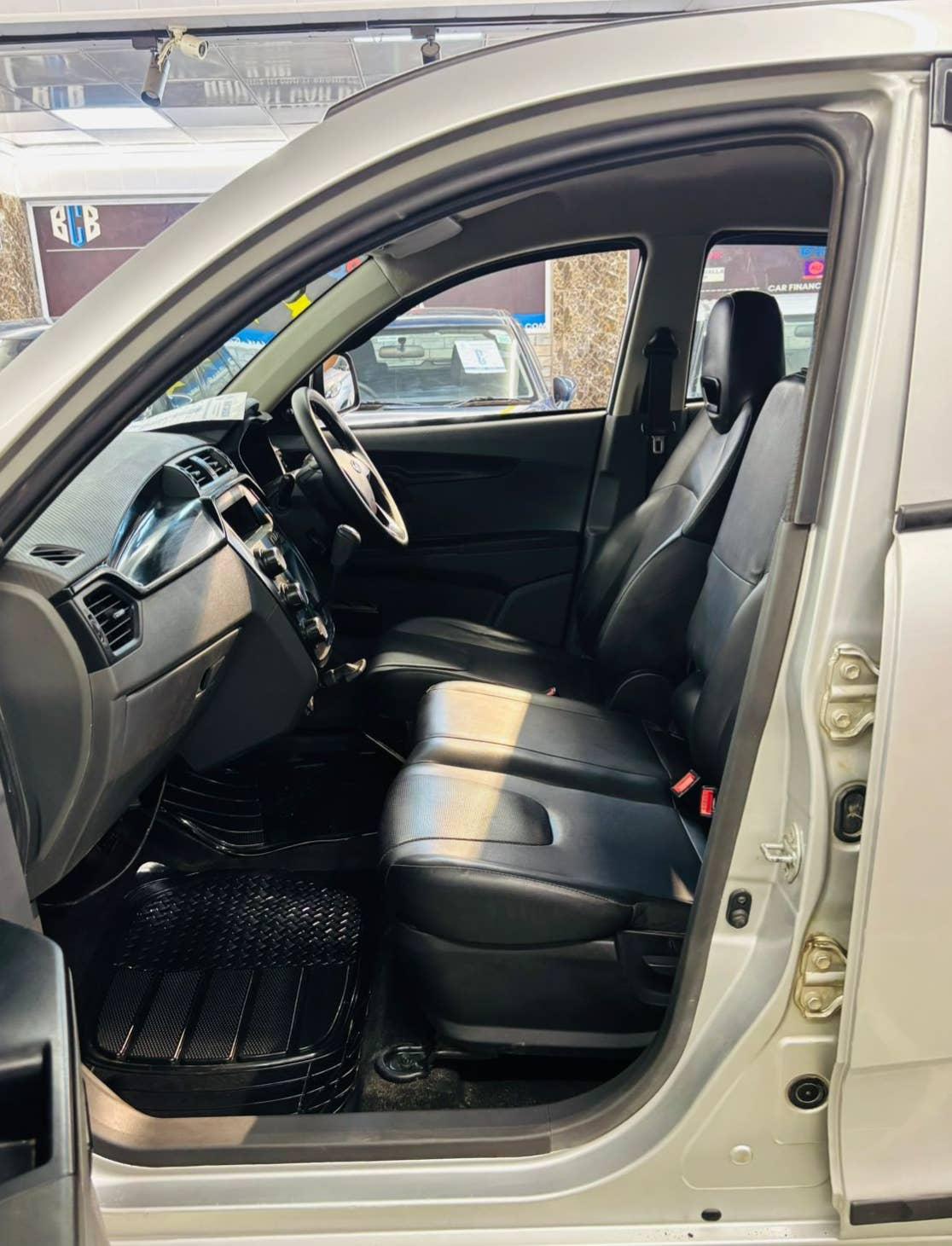 20,000 KMS MAHINDRA KUV 100 K2 6STR PETROL (2017)