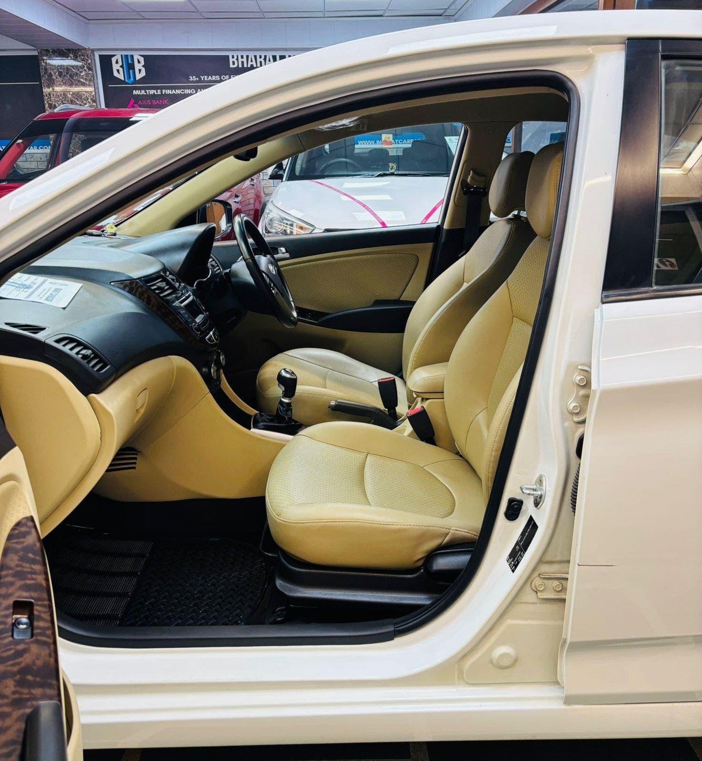 8,000 KMS HYUNDAI VERNA 1.6 SX (O) PETROL (2015)