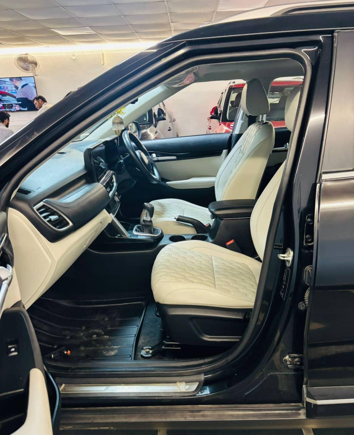 29,000 KIA SELTOS G 1.5 HTX 6 MT PETROL (2023)