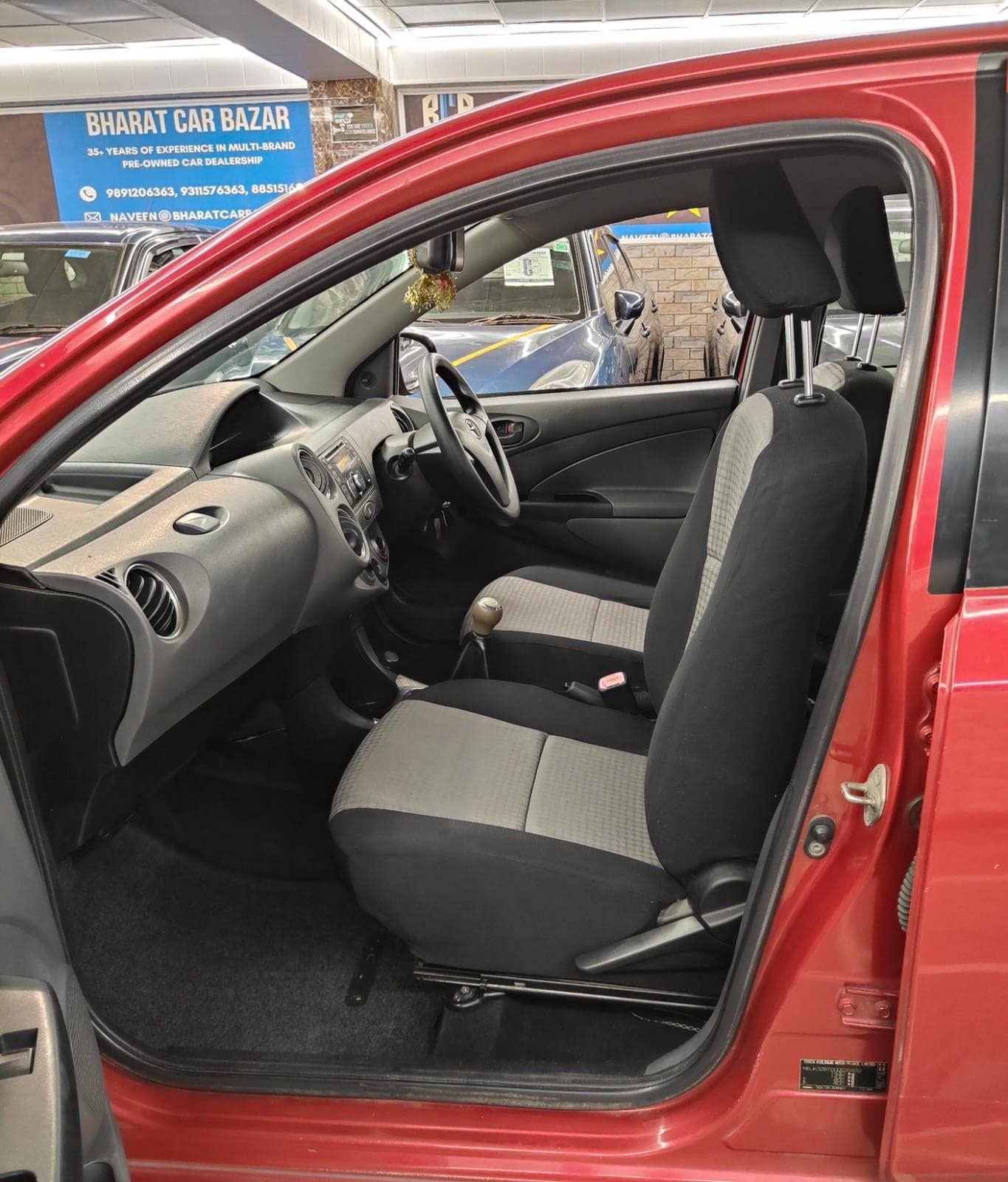 43,000 KMS TOYOTA ETIOS LIVA 1.2 PETROL (2013)