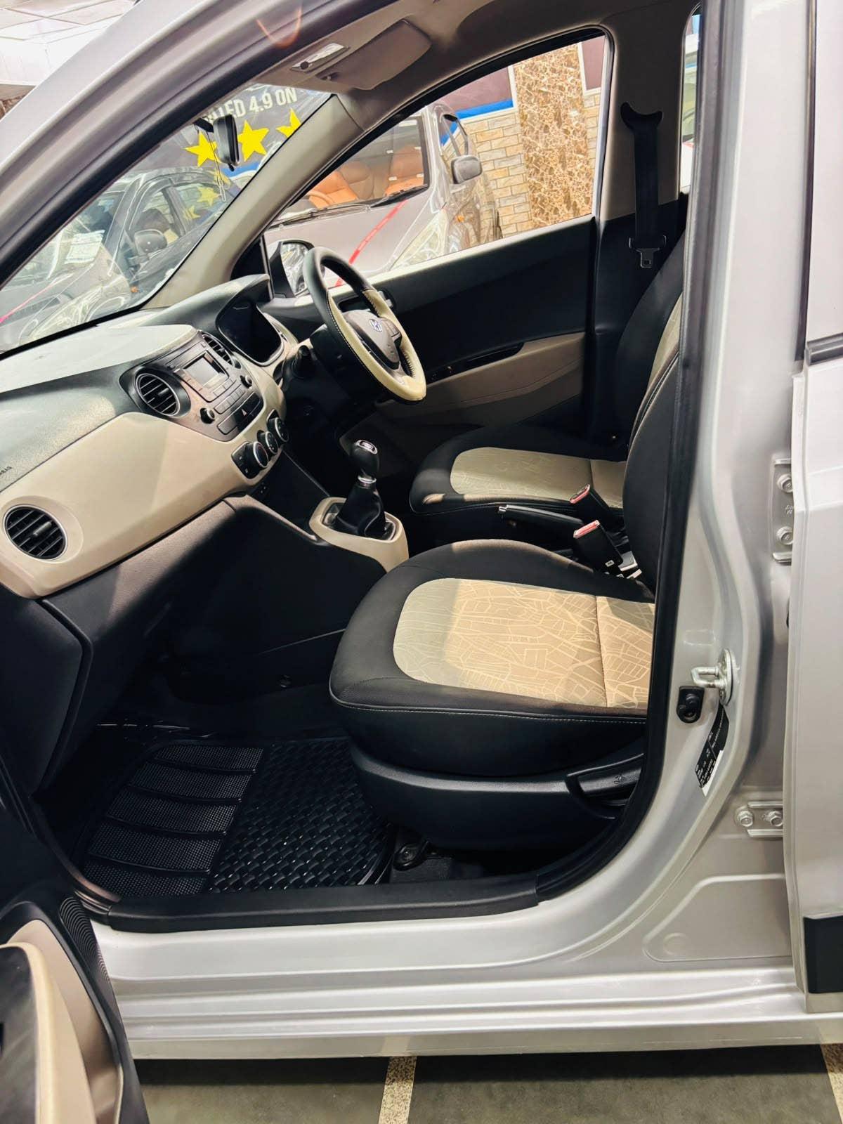 12,000 KMS HYUNDAI GRAND I10 1.2 SPORTZ (2016)