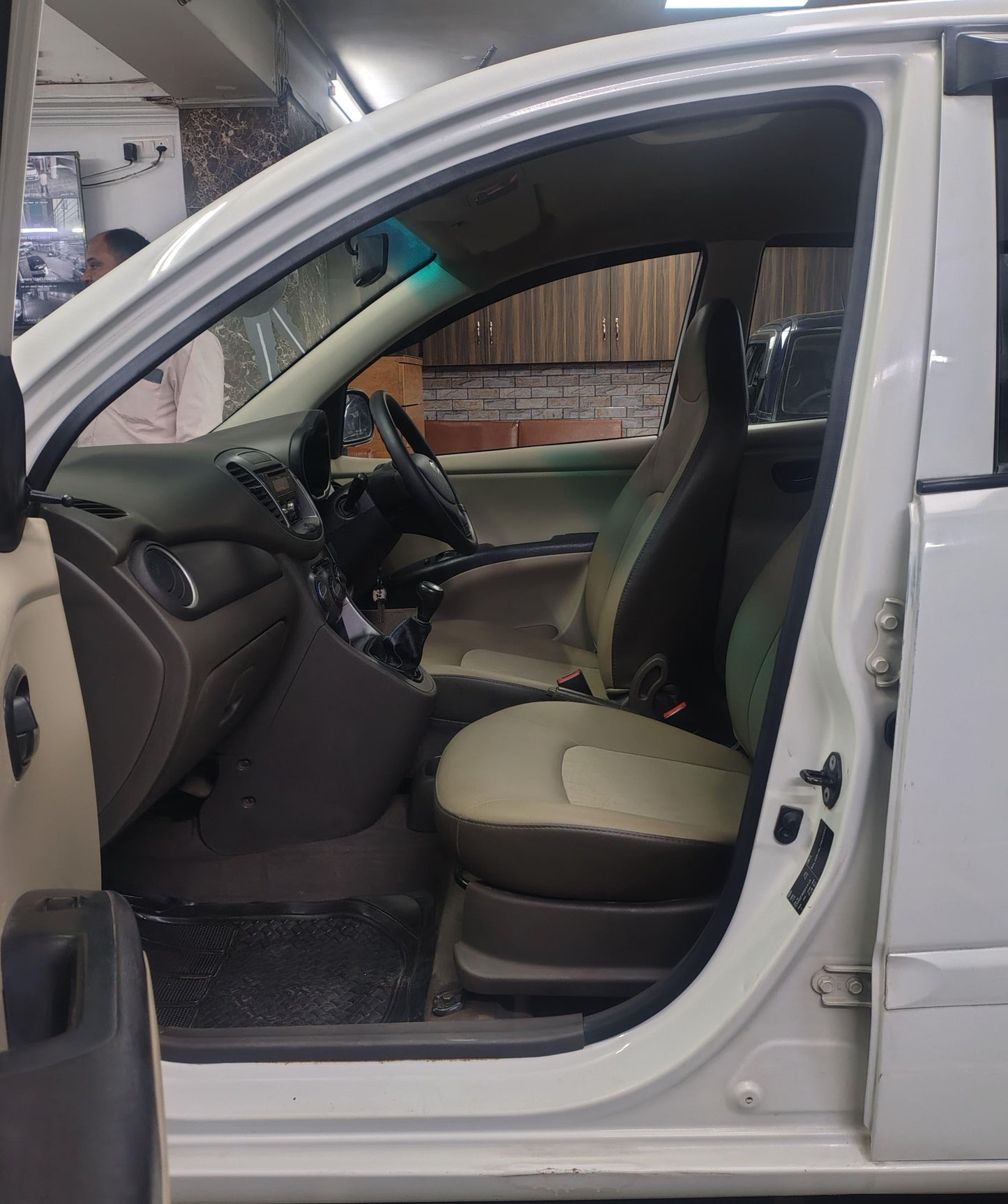 26,000 KMS HYUNDAI I10 MAGNA PETROL (2015)
