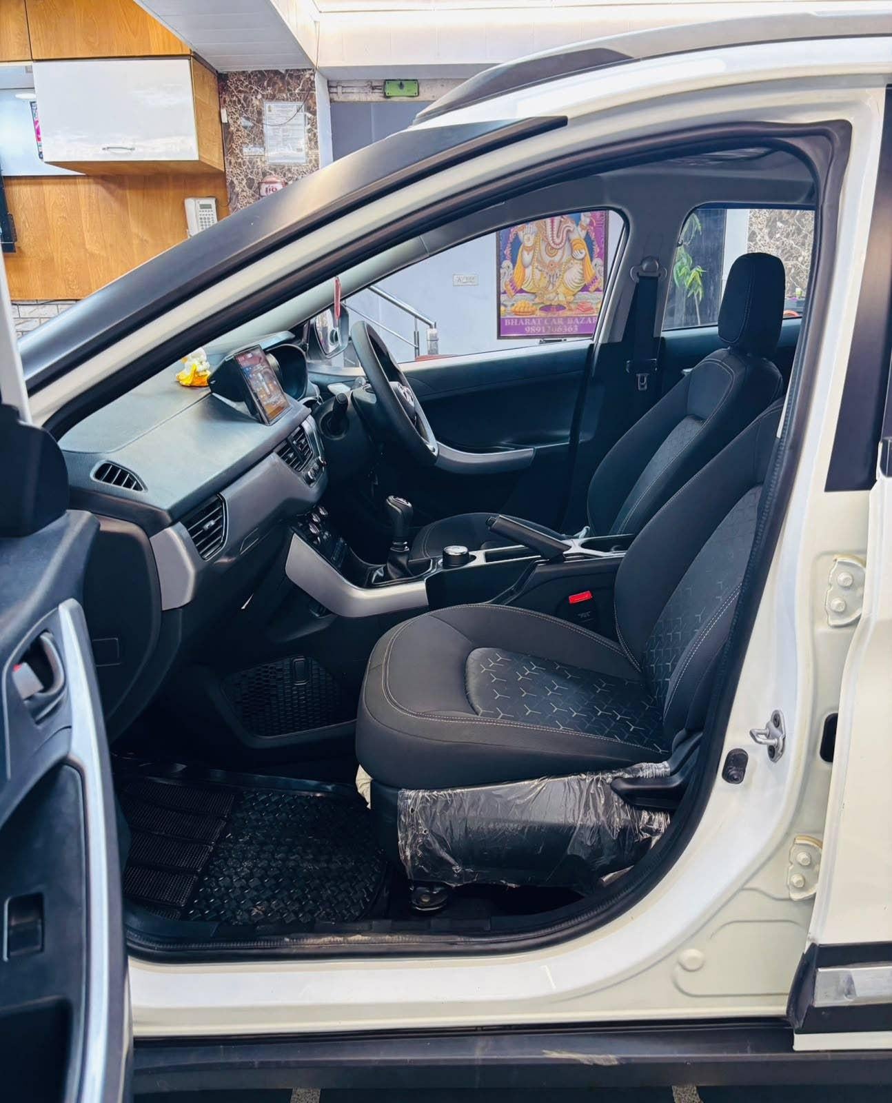 23,000 KMS TATA NEXON 1.2 XM S RTN CNG (2023)