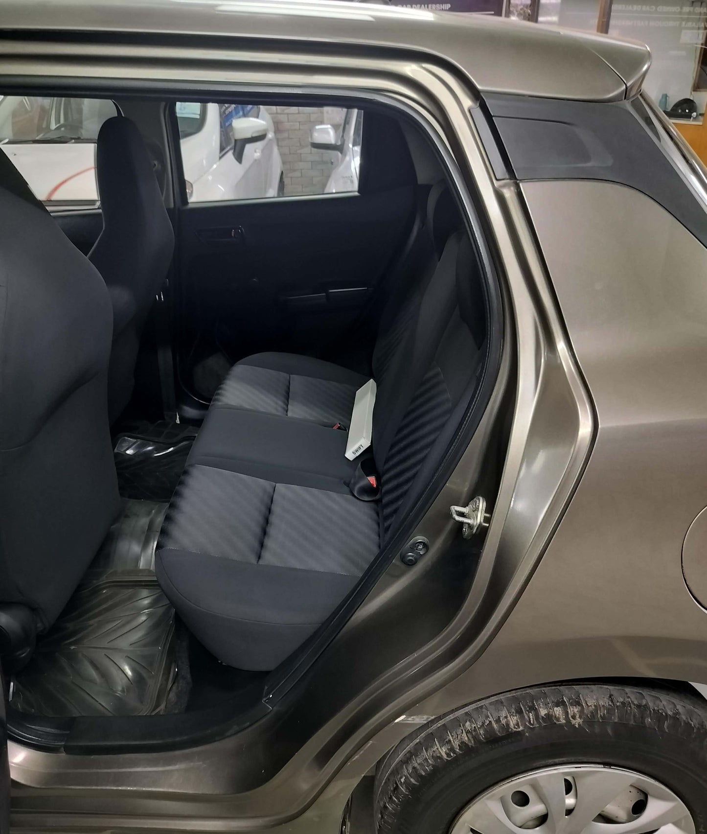 46,000 KMS MARUTI SWIFT LXI PETROL (2018)