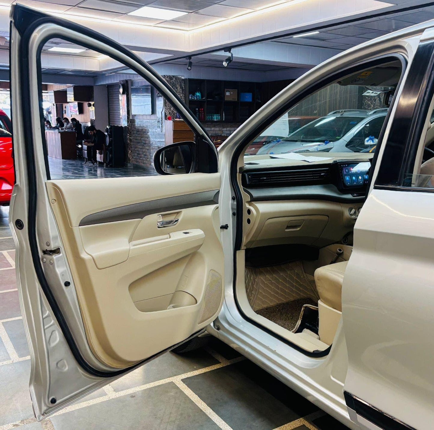 32,000 KMS MARUTI ERTIGA VXI AUTOMATIC PETROL (2019)