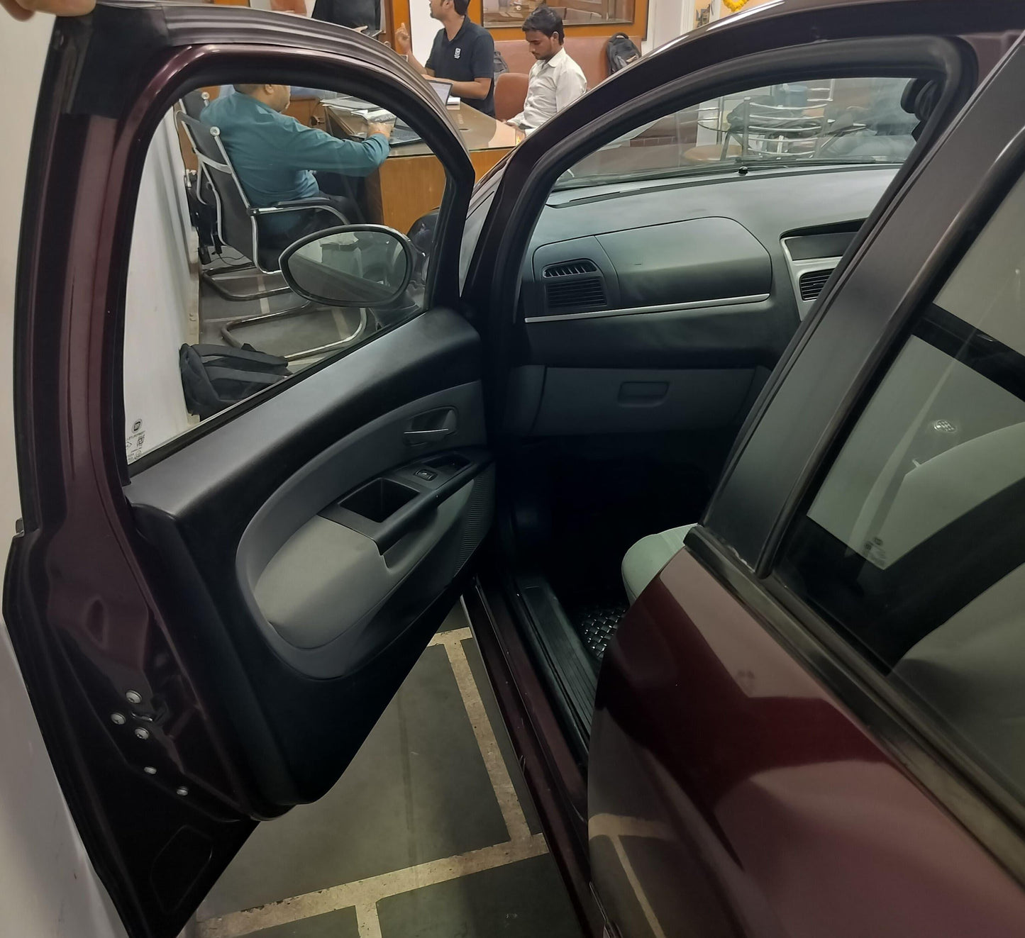 30,000 KMS FIAT PUNTO EMOTION PETROL (2014)