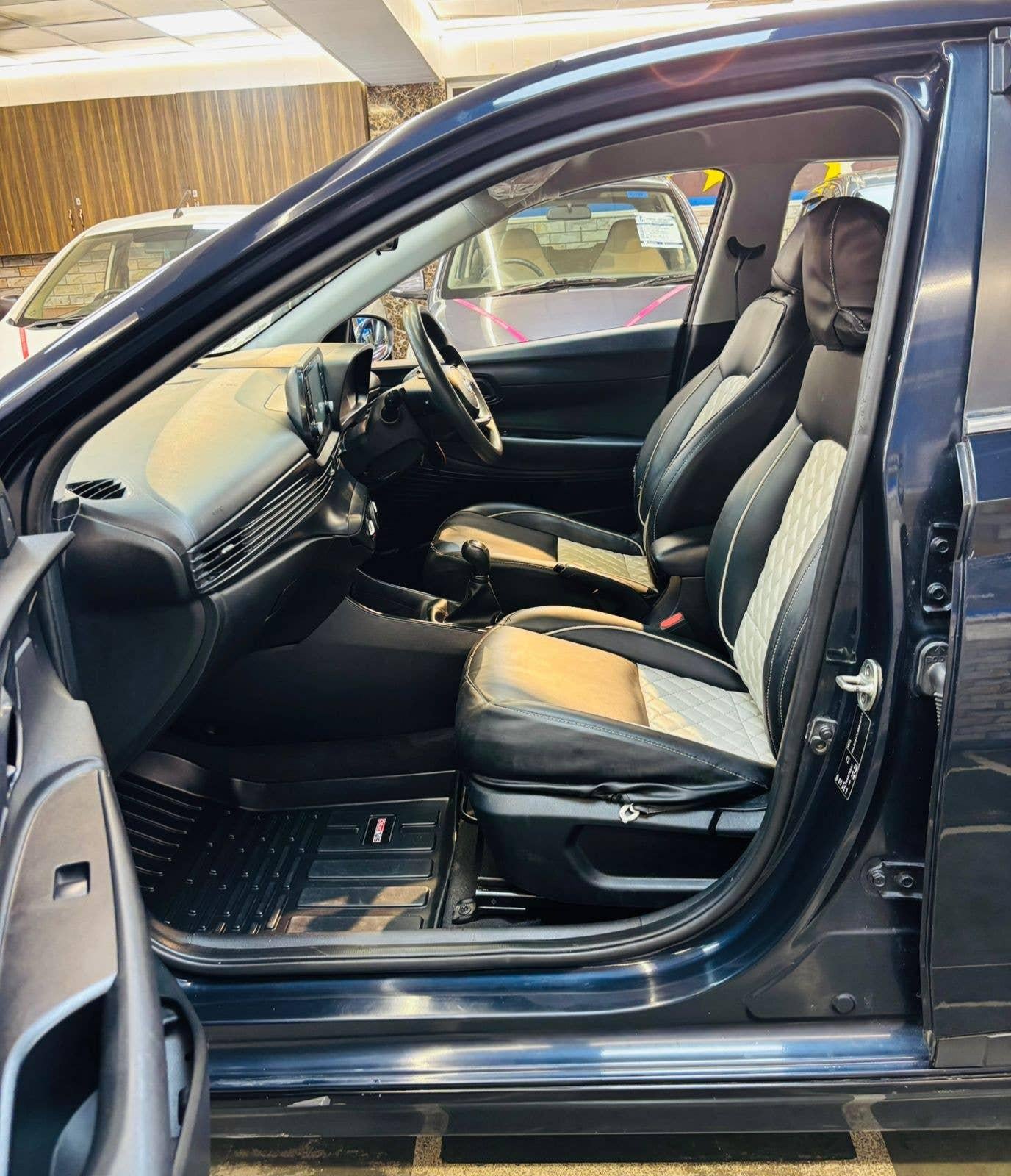 24,000 KMS HYUNDAI I20 1.2 SPORTZ MT PETROL (2021)