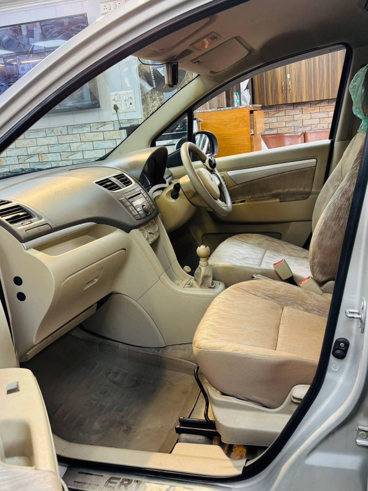 48,000 KMS MARUTI ERTIGA VXI PEROL (2014)