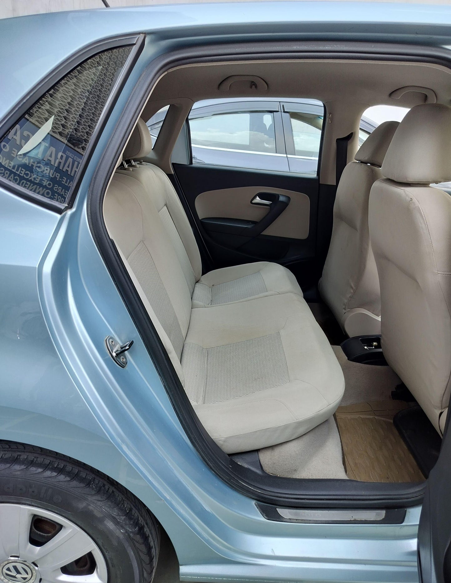 12,000 KMS VOLKSWAGEN POLO COMFORT LINE PETROL (2011)
