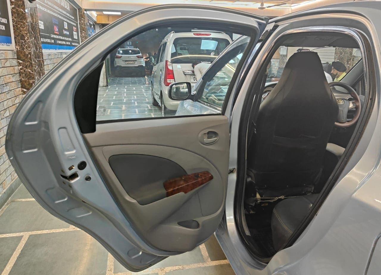 TOYOTA ETIOS V PETROL (2011)