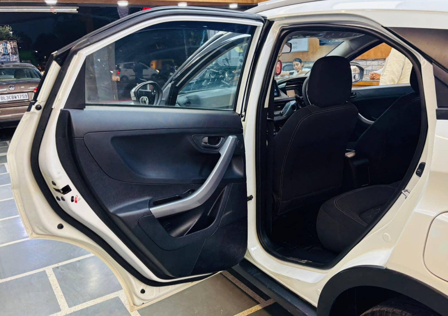 23,000 KMS TATA NEXON 1.2 XM S RTN CNG (2023)
