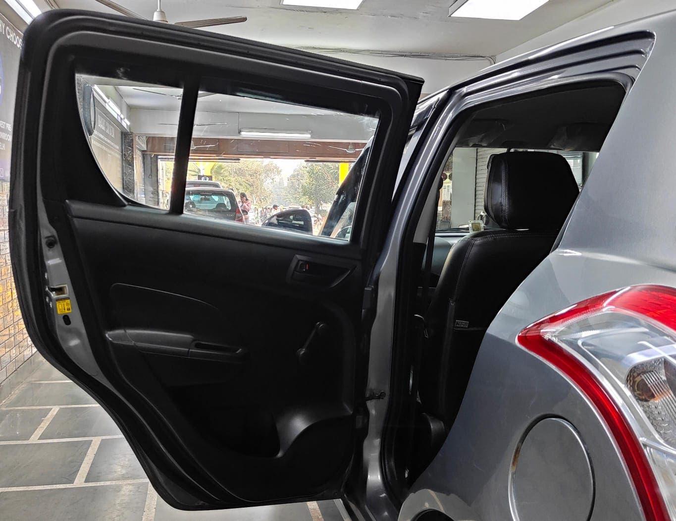 MARUTI SWIFT LXI PETROL (2015)