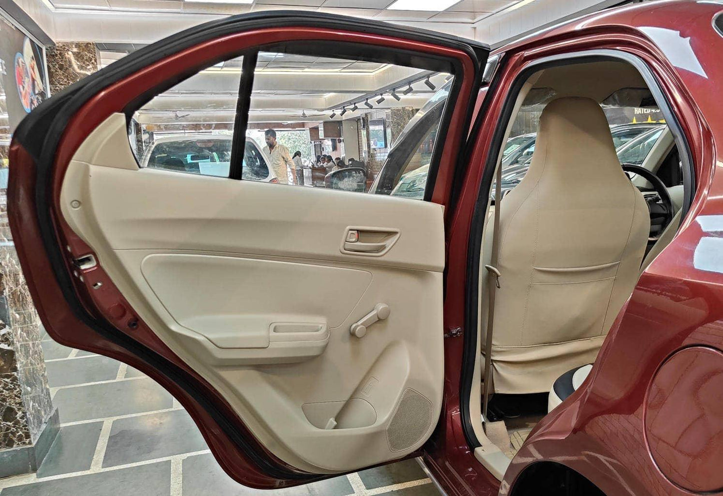 17,000 KMS MARUTI DZIRE LXI PETROL (2019)