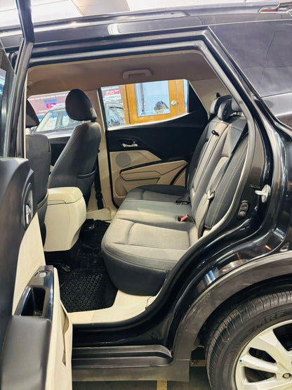 MAHINDRA XUV 300 W8 PETROL (2019)