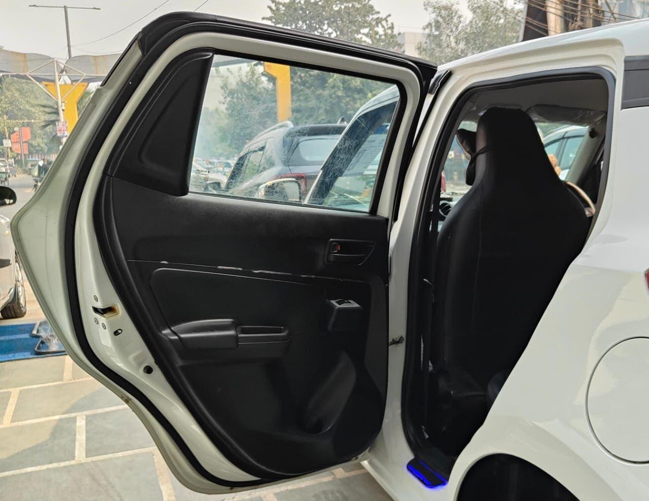 22,000 KMS MARUTI SWIFT LXI PETROL (2020)