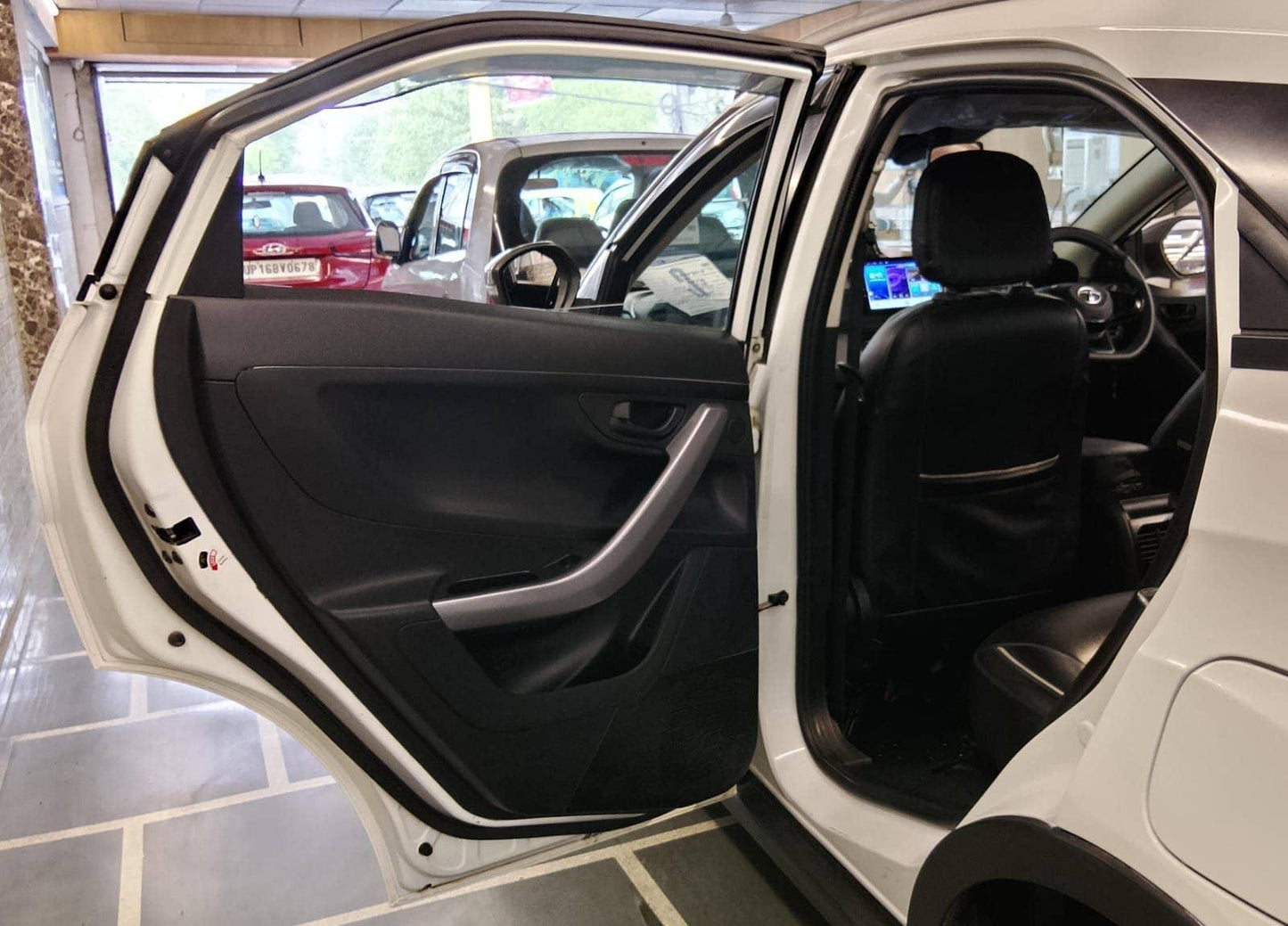 30,000 KMS TATA NEXON 1.2 XM+ S RTN PETROL (2023)