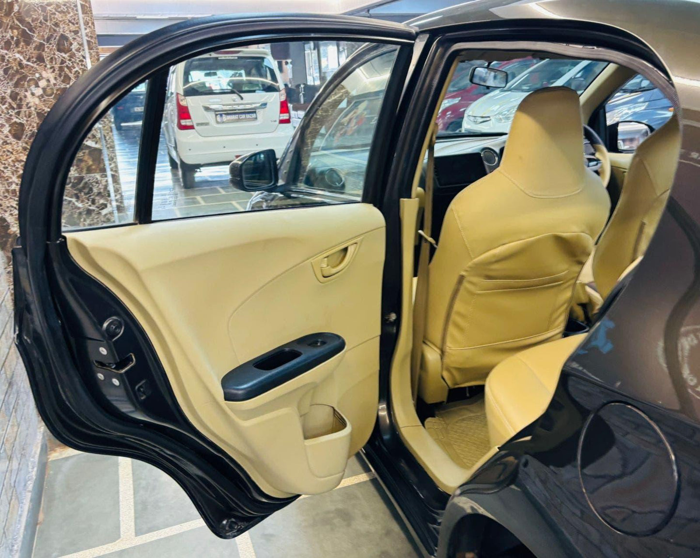 38,000 KMS HONDA AMAZE 1.2 S MT PETROL (2015)