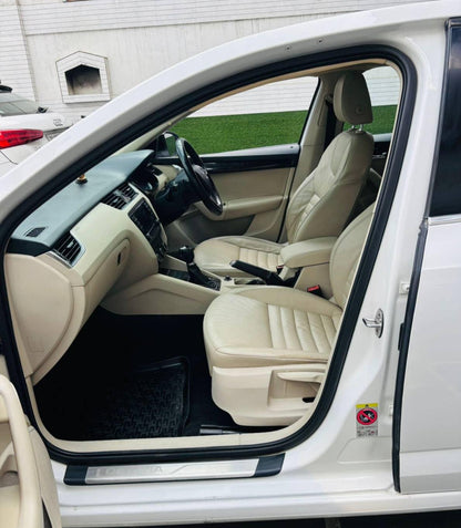 SKODA OCTAVIA STYLE PLUS 1.8 TSI AT PETROL (2017)