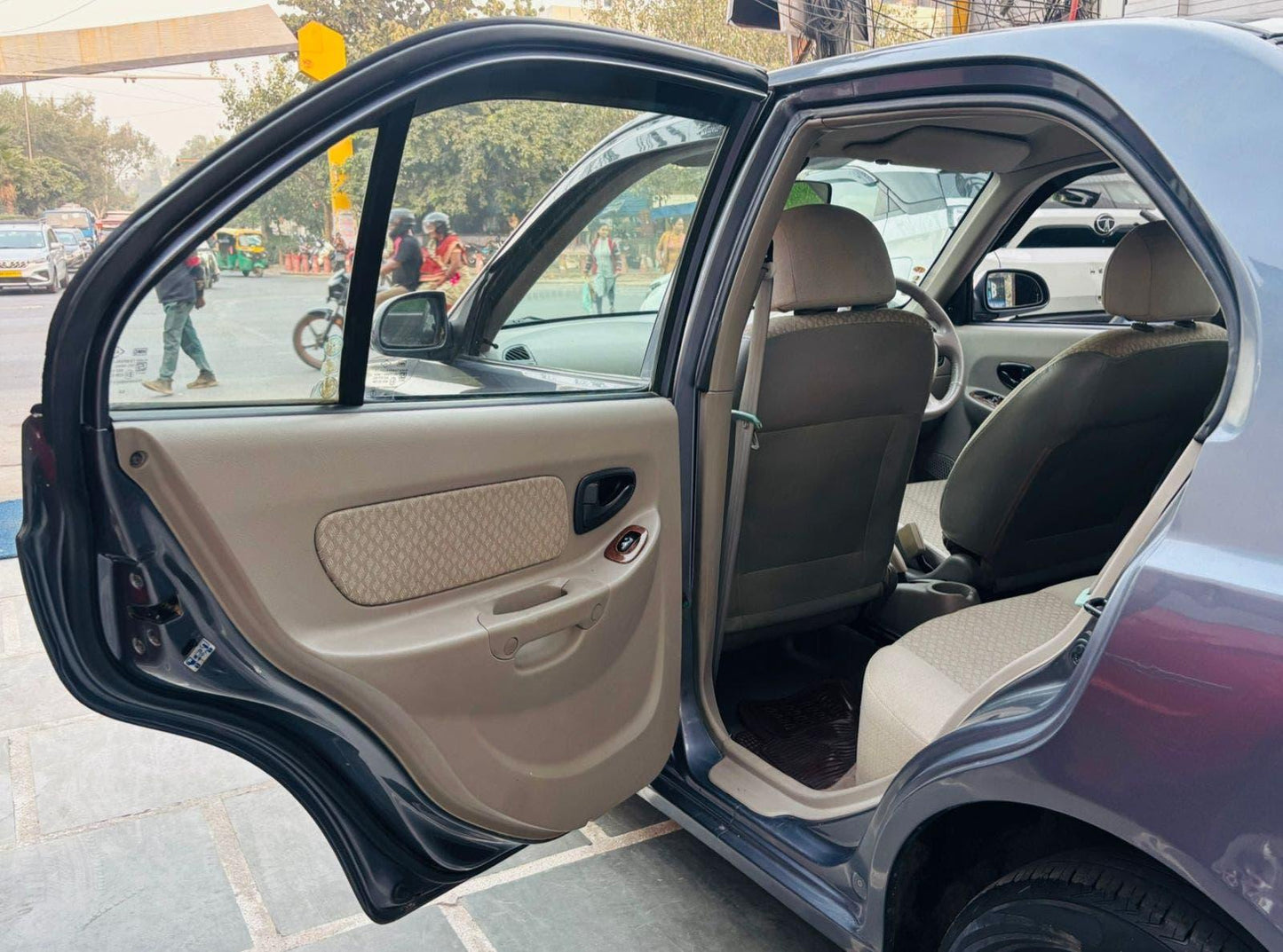 30,000 KMS HYUNDAI ACCENT EXECUTIVE PETROL (2011)