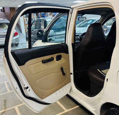 9,000 KMS HYUNDAI SANTRO GL PETROL (2014)
