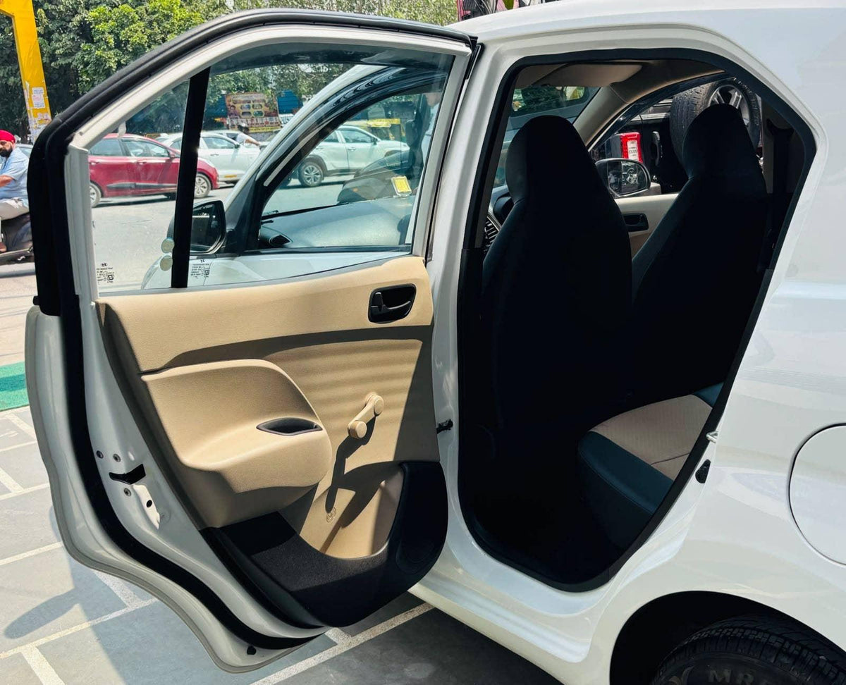 4000 KMS HYUNDAI SANTRO 1.1 ERA EXCUTIVE MT PETROL (2021)