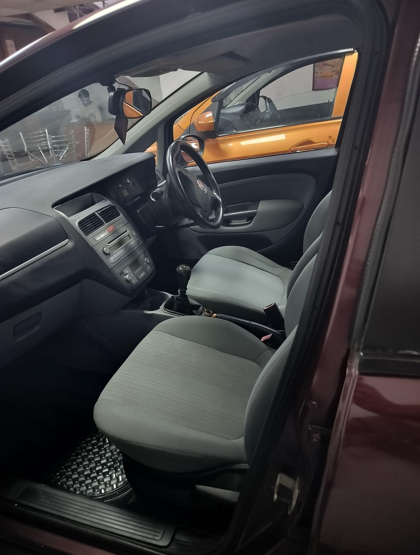 30,000 KMS FIAT PUNTO EMOTION PETROL (2014)