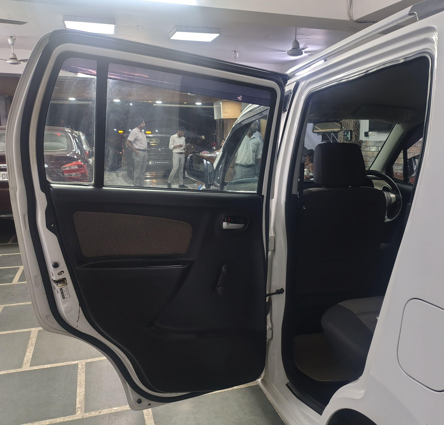 26,000 KMS MARUTI WAGONR LXI PETROL (2016)